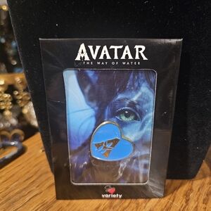 Disney avatar the way of water gold& blue pin new!